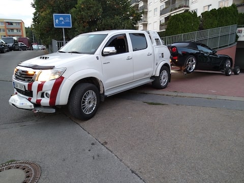 Towing vehicle - Toyota HiLux